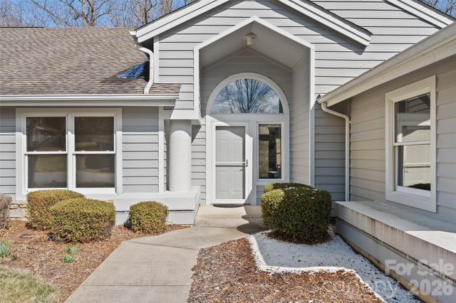 100 Meadowind Court, Waynesville, NC 28786