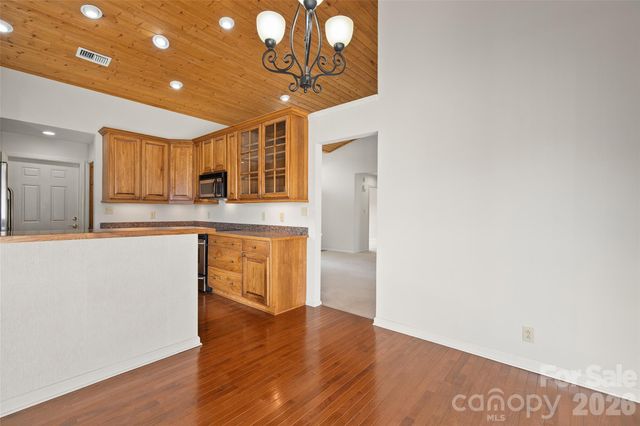 100 Meadowind Court, Waynesville, NC 28786