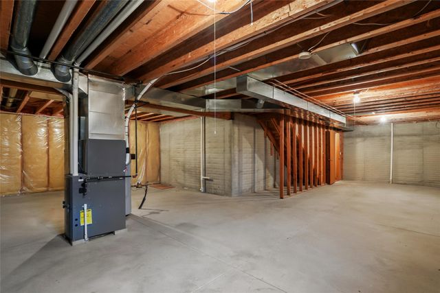 400 S 8th Court 16, Indianola, IA 50125