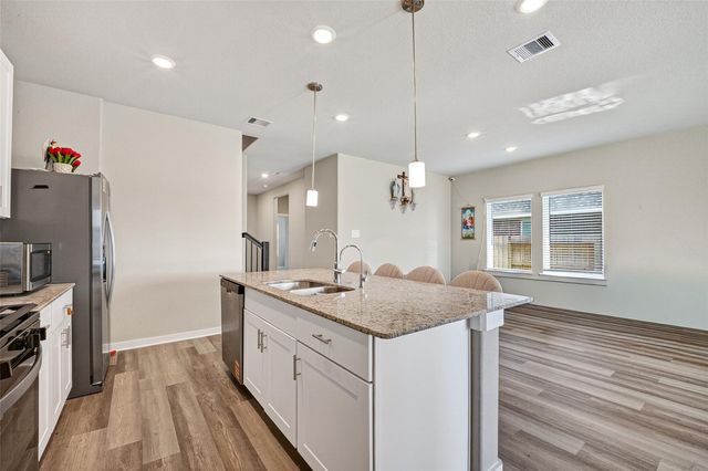 3615 Zilker Ln, Texas City, TX 77591