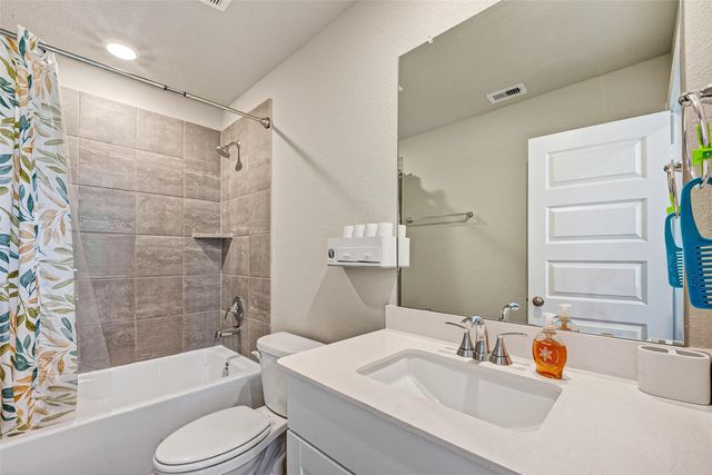 3615 Zilker Ln, Texas City, TX 77591