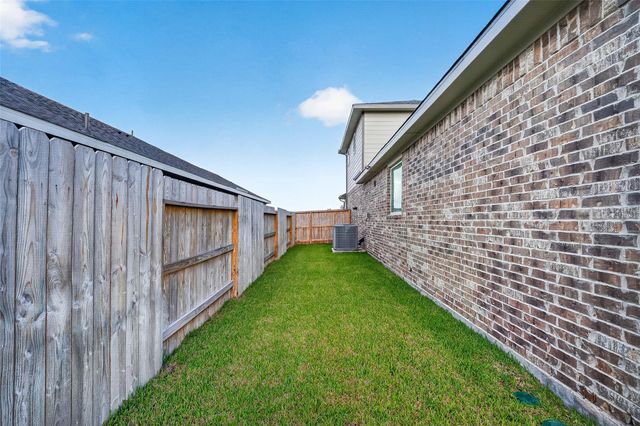 3615 Zilker Ln, Texas City, TX 77591