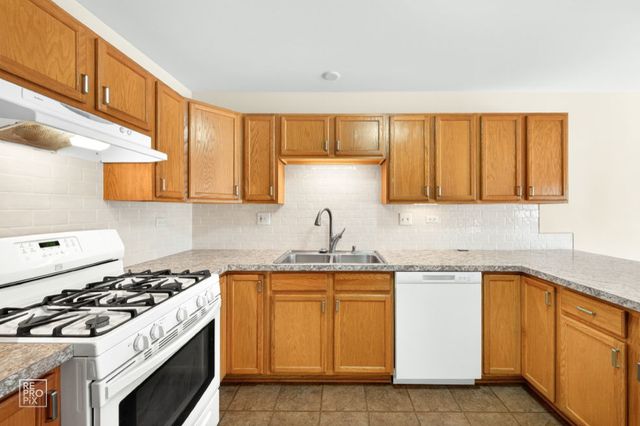 814 Bruce Robert Lane, Hampshire, IL 60140