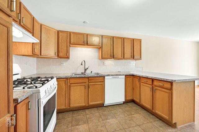 814 Bruce Robert Lane, Hampshire, IL 60140