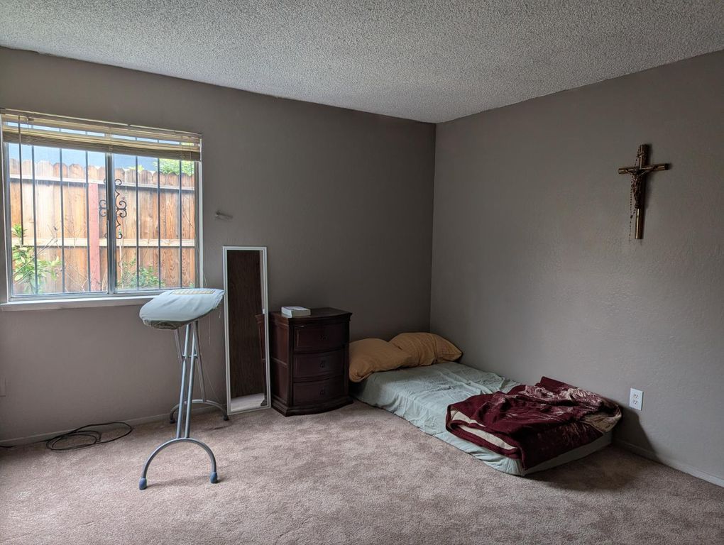 Image 10 of property listing at 4815 E Geary Street, Fresno, CA 93725
