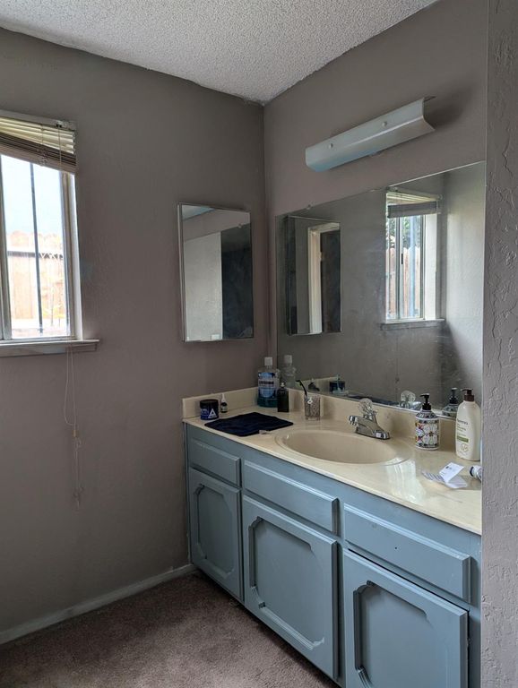 Image 14 of property listing at 4815 E Geary Street, Fresno, CA 93725