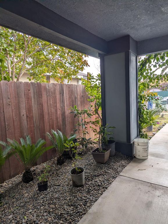 Image 4 of property listing at 4815 E Geary Street, Fresno, CA 93725