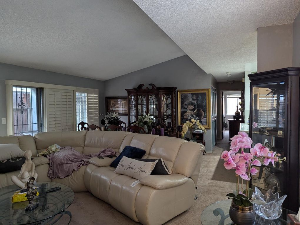 Image 5 of property listing at 4815 E Geary Street, Fresno, CA 93725