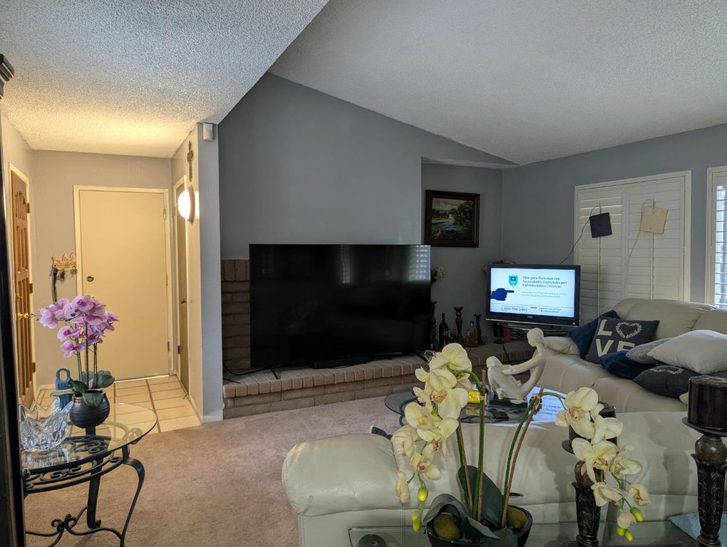 Image 6 of property listing at 4815 E Geary Street, Fresno, CA 93725
