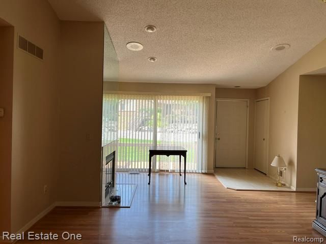 7943 Woodingham, West Bloomfield, MI 48322