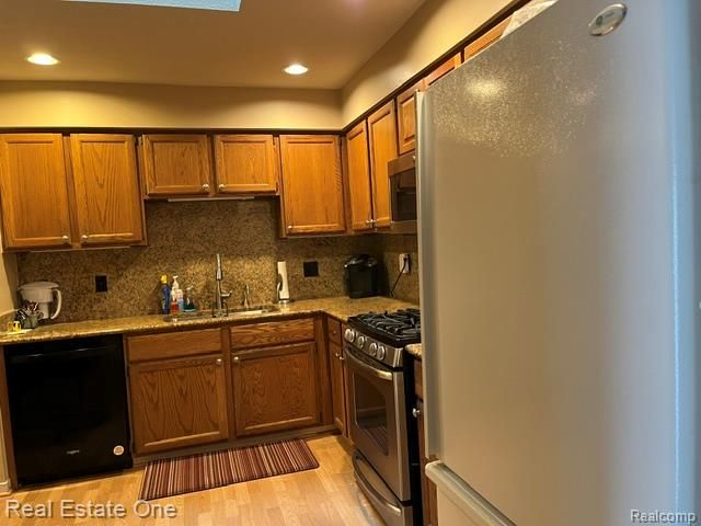 7943 Woodingham, West Bloomfield, MI 48322