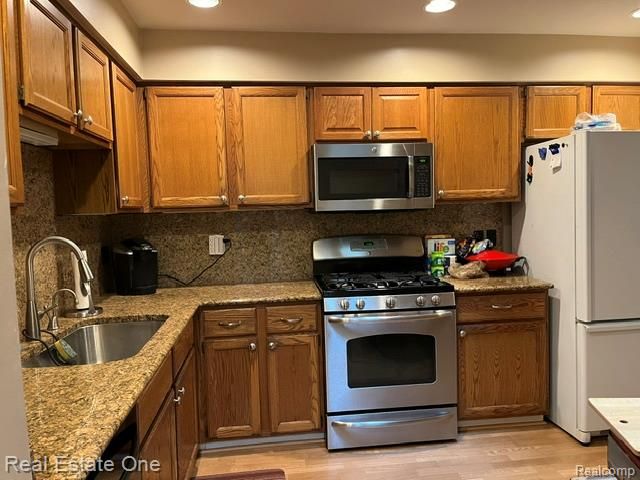 7943 Woodingham, West Bloomfield, MI 48322