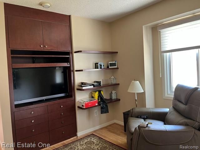 7943 Woodingham, West Bloomfield, MI 48322