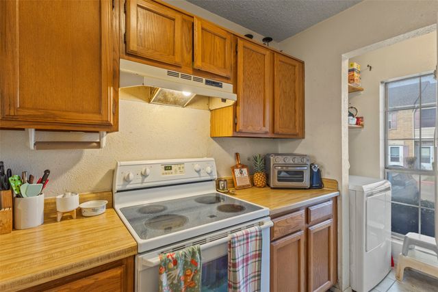 621 Carriagehouse Lane 9F, Garland, TX 75040