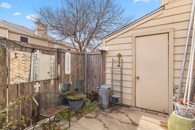 621 Carriagehouse Lane 9F, Garland, TX 75040