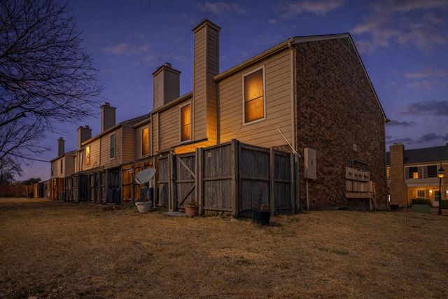 621 Carriagehouse Lane 9F, Garland, TX 75040