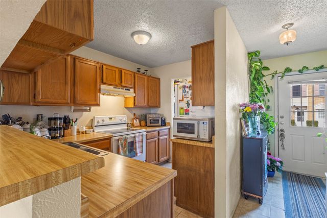 621 Carriagehouse Lane 9F, Garland, TX 75040