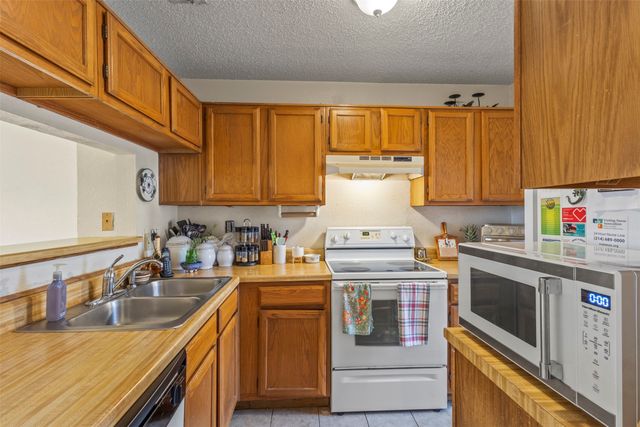 621 Carriagehouse Lane 9F, Garland, TX 75040