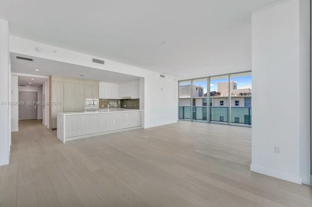 9201 E Bay Harbor Dr 702, Bay Harbor Islands, FL 33154