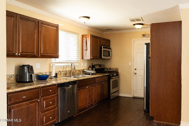1662 Ahart Street, Simi Valley, CA 93065
