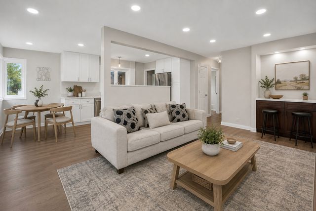 5730 S Oak Park Avenue, Chicago, IL 60638