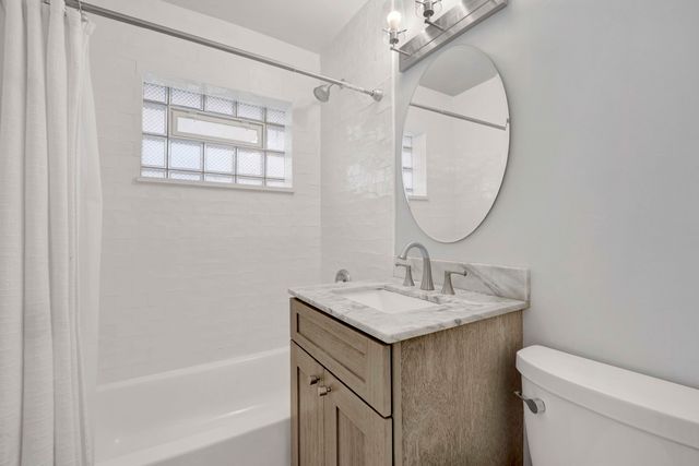 5730 S Oak Park Avenue, Chicago, IL 60638