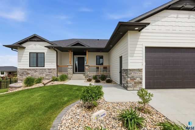2504 S Galena Ct Court, Sioux Falls, SD 57110