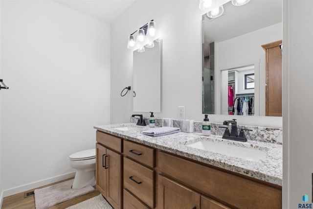 2504 S Galena Ct Court, Sioux Falls, SD 57110