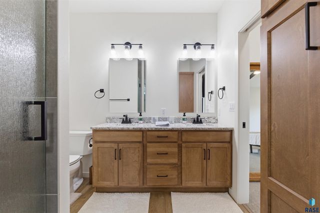 2504 S Galena Ct Court, Sioux Falls, SD 57110