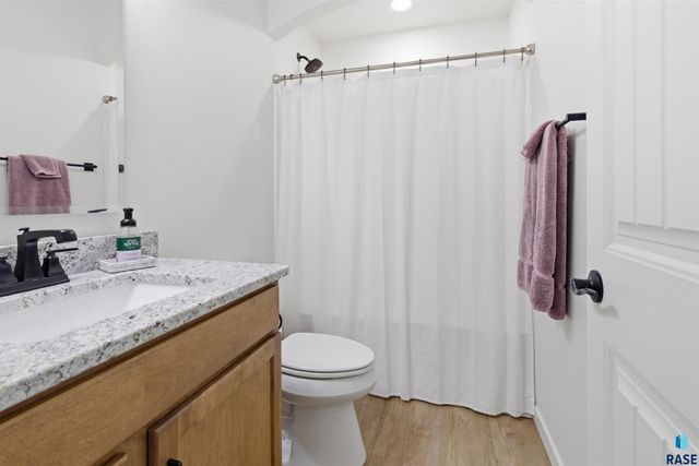 2504 S Galena Ct Court, Sioux Falls, SD 57110