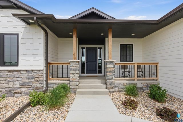 2504 S Galena Ct Court, Sioux Falls, SD 57110