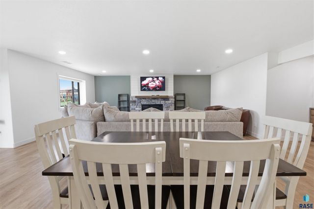 2504 S Galena Ct Court, Sioux Falls, SD 57110
