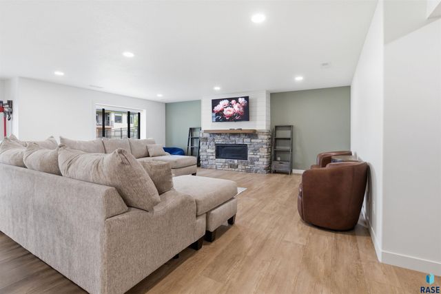 2504 S Galena Ct Court, Sioux Falls, SD 57110