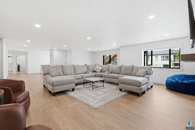2504 S Galena Ct Court, Sioux Falls, SD 57110