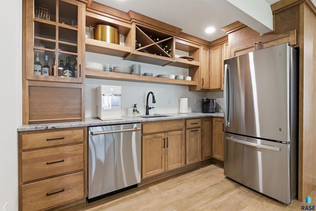 2504 S Galena Ct Court, Sioux Falls, SD 57110