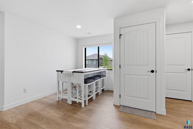 2504 S Galena Ct Court, Sioux Falls, SD 57110
