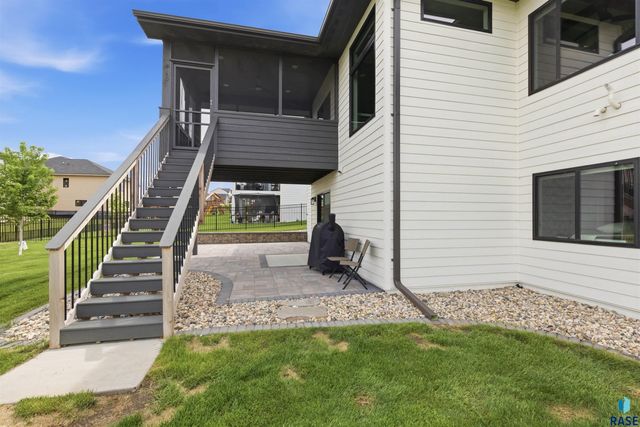 2504 S Galena Ct Court, Sioux Falls, SD 57110