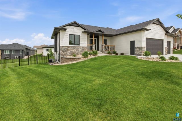 2504 S Galena Ct Court, Sioux Falls, SD 57110