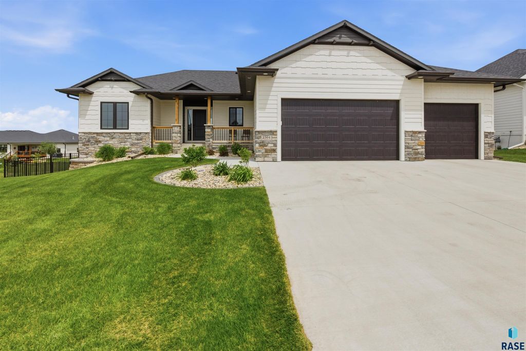 2504 S Galena Ct Court, Sioux Falls, SD 57110