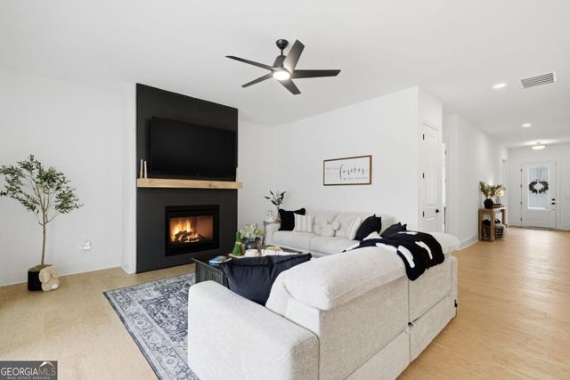 6405 Wallace Farms Drive, Cumming, GA 30028