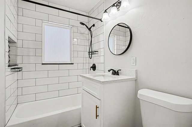 706 S 1st Street, Yukon, OK 73099