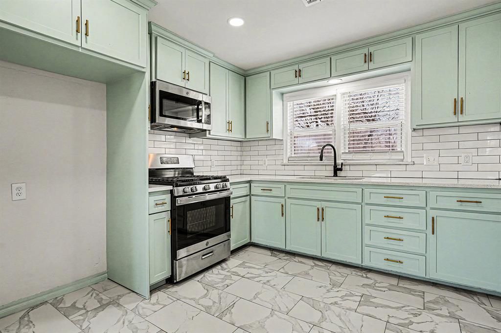 706 S 1st Street, Yukon, OK 73099