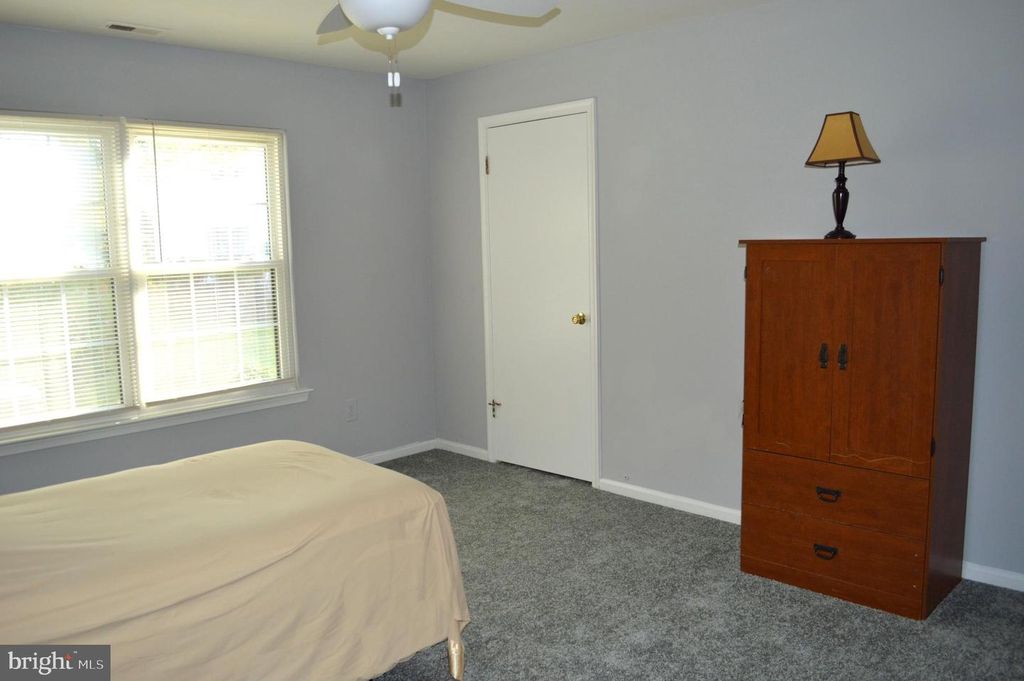 25 WINDSOR CT, Sewell, NJ 08080