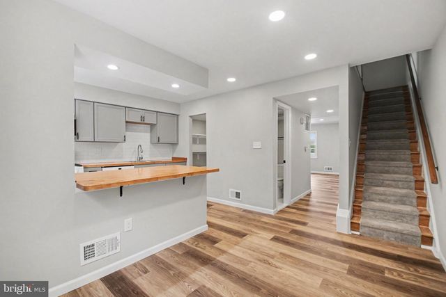 14658 BAKERSFIELD ST, Woodbridge, VA 22193