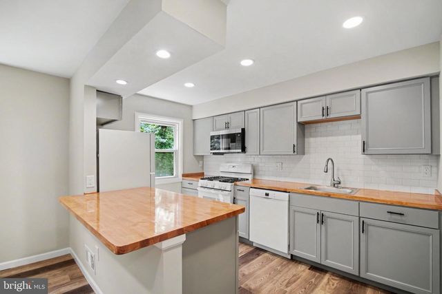 14658 BAKERSFIELD ST, Woodbridge, VA 22193
