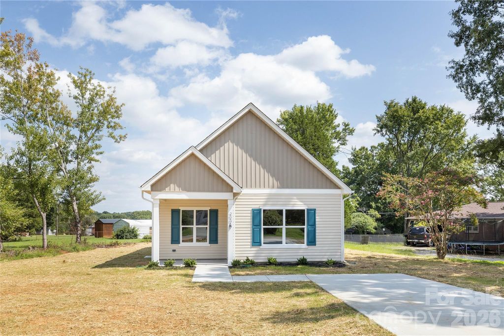 6625 Tracy Avenue, Charlotte, NC 28214