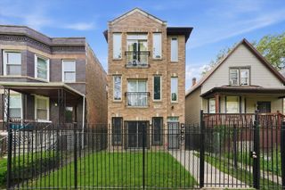 7952 S Marquette Avenue, Chicago, IL 60617