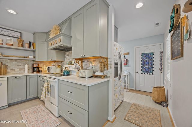 111 Mimosa Boulevard, Atlantic Beach, NC 28512