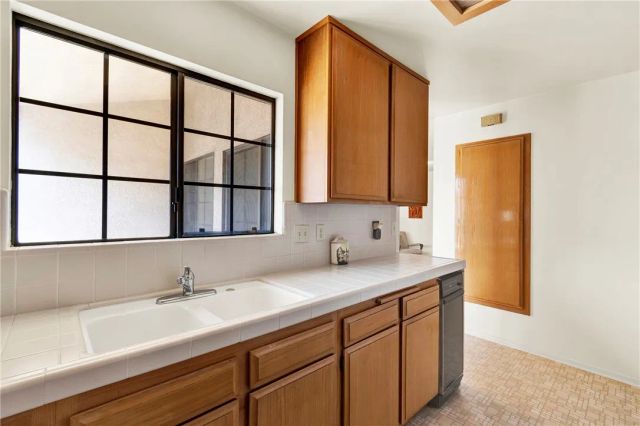 3510 Lake, Newport Beach, CA 92663