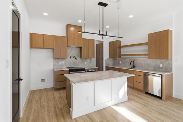 614 S Moore Street, Dallas, TX 75203